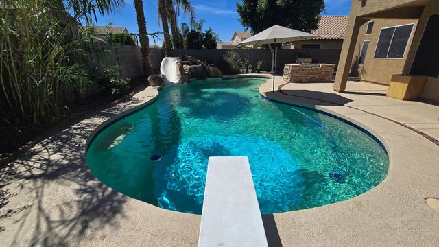 8213 W Quail Avenue, Peoria, AZ 85382