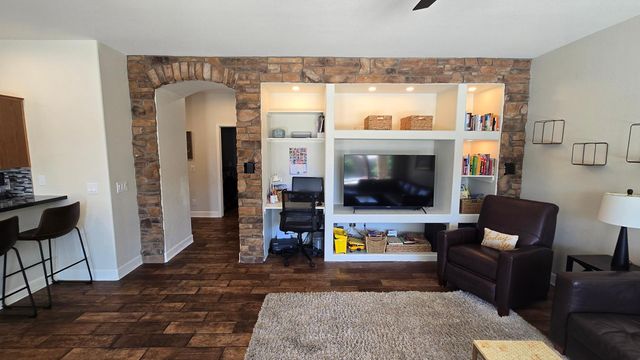 8213 W Quail Avenue, Peoria, AZ 85382