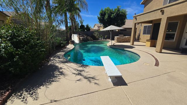 8213 W Quail Avenue, Peoria, AZ 85382