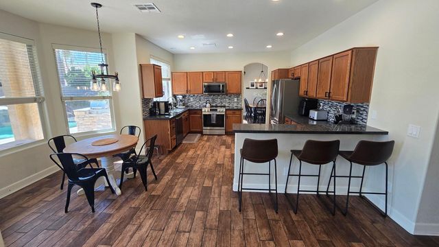 8213 W Quail Avenue, Peoria, AZ 85382