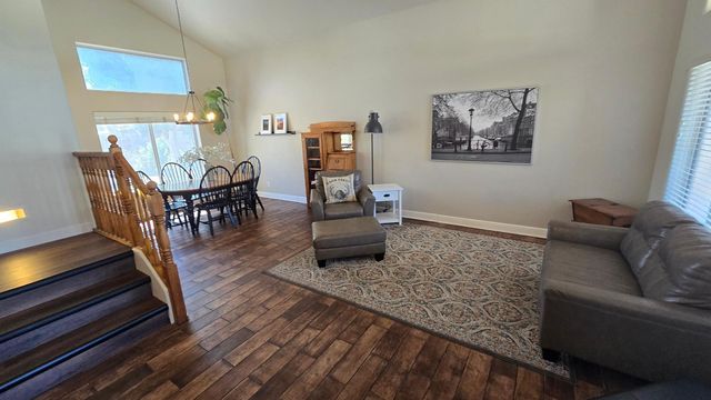 8213 W Quail Avenue, Peoria, AZ 85382