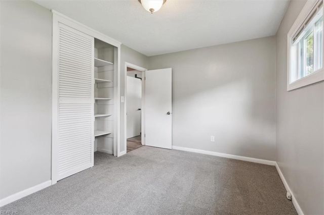 72 Ferguson LN, Newport News, VA 23601