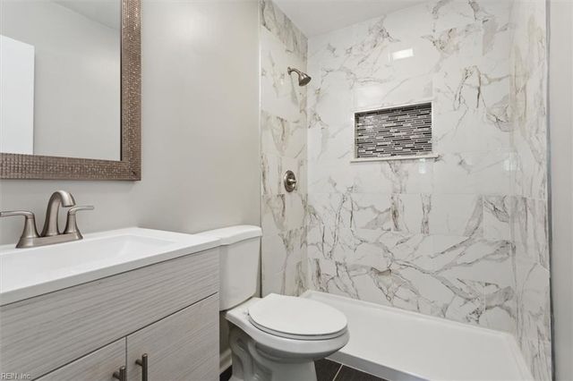 72 Ferguson LN, Newport News, VA 23601