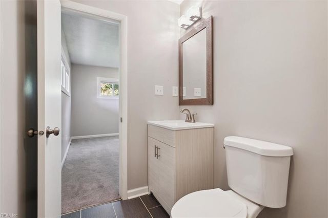 72 Ferguson LN, Newport News, VA 23601