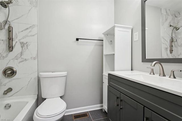 72 Ferguson LN, Newport News, VA 23601