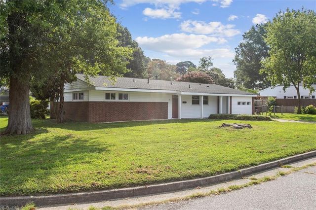 72 Ferguson LN, Newport News, VA 23601