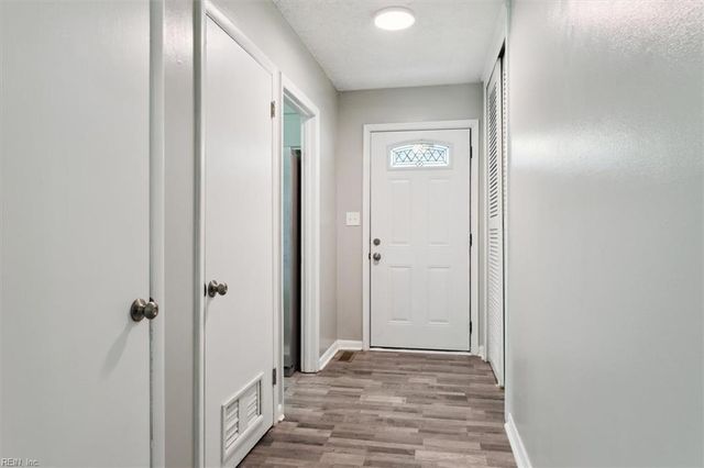 72 Ferguson LN, Newport News, VA 23601