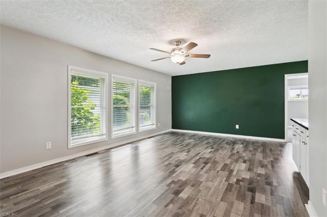 72 Ferguson LN, Newport News, VA 23601