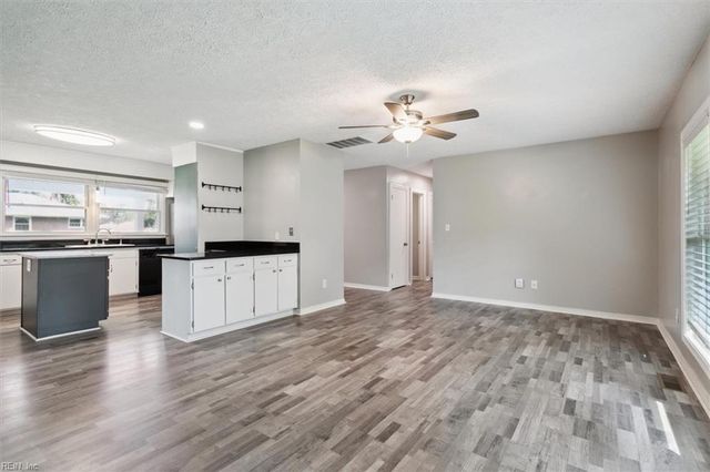 72 Ferguson LN, Newport News, VA 23601