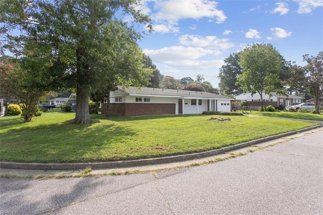 72 Ferguson LN, Newport News, VA 23601
