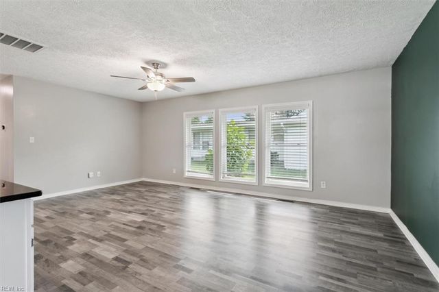 72 Ferguson LN, Newport News, VA 23601