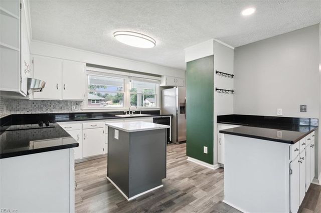 72 Ferguson LN, Newport News, VA 23601