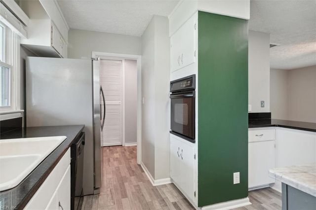 72 Ferguson LN, Newport News, VA 23601
