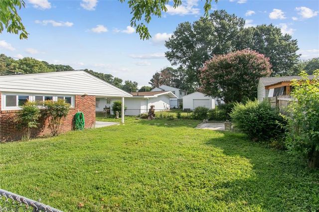 72 Ferguson LN, Newport News, VA 23601