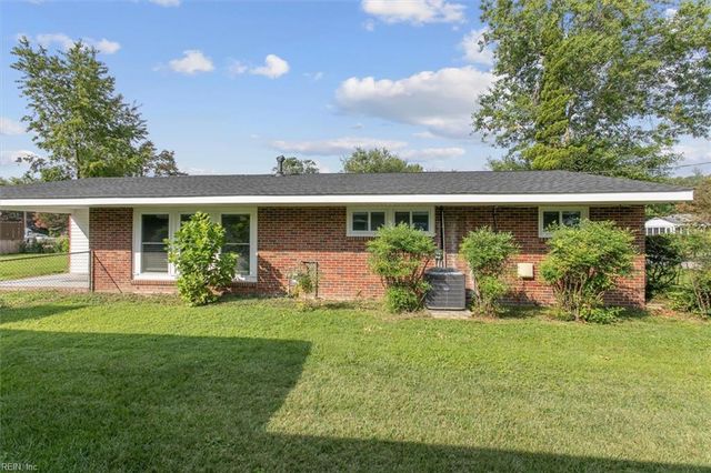 72 Ferguson LN, Newport News, VA 23601