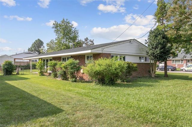 72 Ferguson LN, Newport News, VA 23601