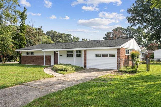 72 Ferguson LN, Newport News, VA 23601