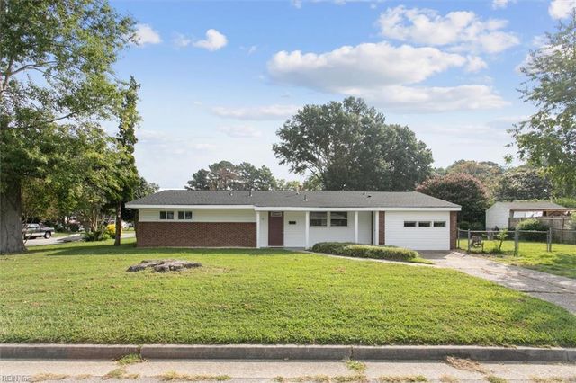 72 Ferguson LN, Newport News, VA 23601