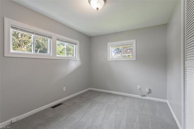 72 Ferguson LN, Newport News, VA 23601