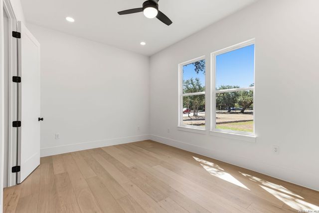 10005 SAXET DR, Boerne, TX 78006