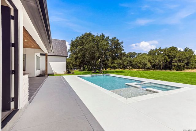 10005 SAXET DR, Boerne, TX 78006