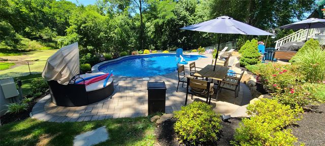 270 Cottage Road, Valley Cottage, NY 10989