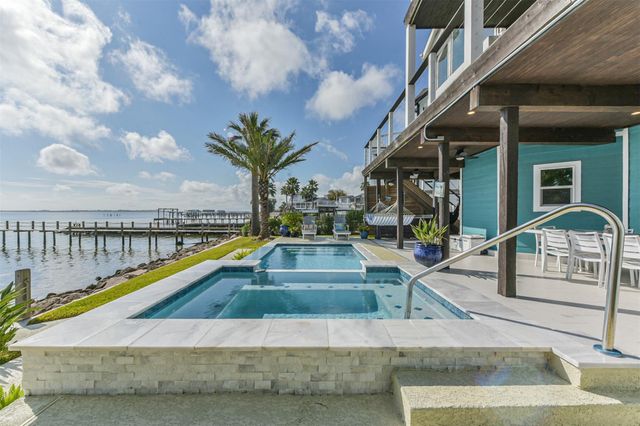 1335 Edwards Drive, Dickinson, TX 77539