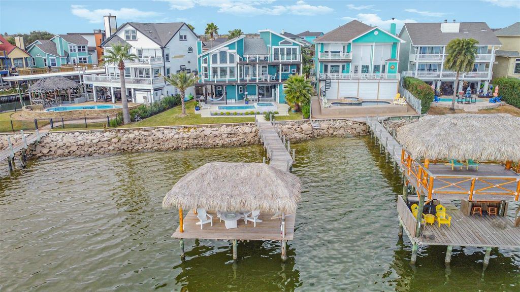 1335 Edwards Drive, Dickinson, TX 77539