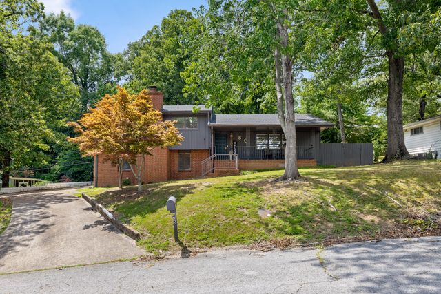 3805 Rollingwood Drive, Chattanooga, TN 37406