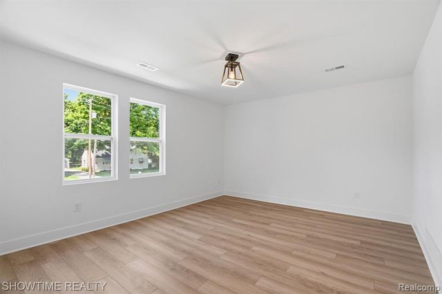 19320 Gaylord, Redford, MI 48240