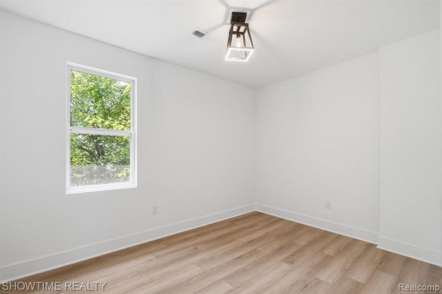 19320 Gaylord, Redford, MI 48240