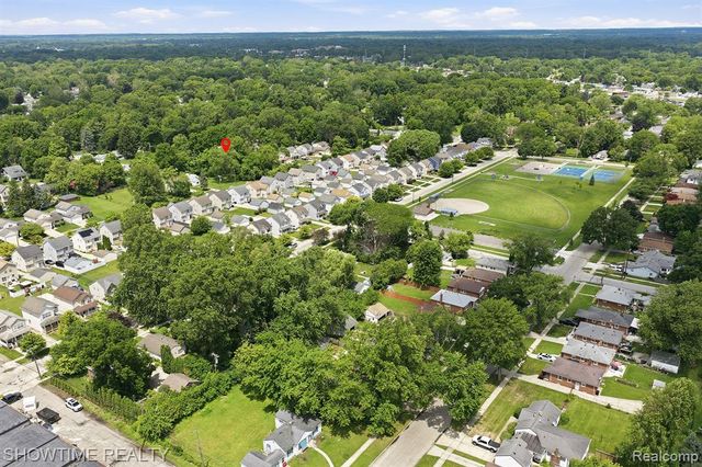 19320 Gaylord, Redford, MI 48240