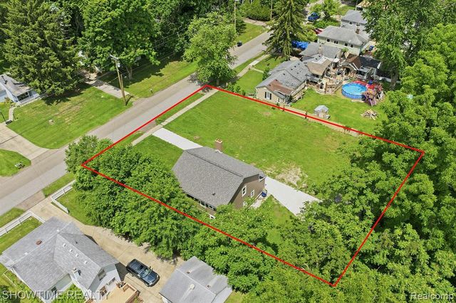 19320 Gaylord, Redford, MI 48240