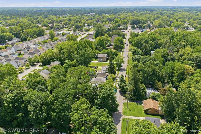 19320 Gaylord, Redford, MI 48240
