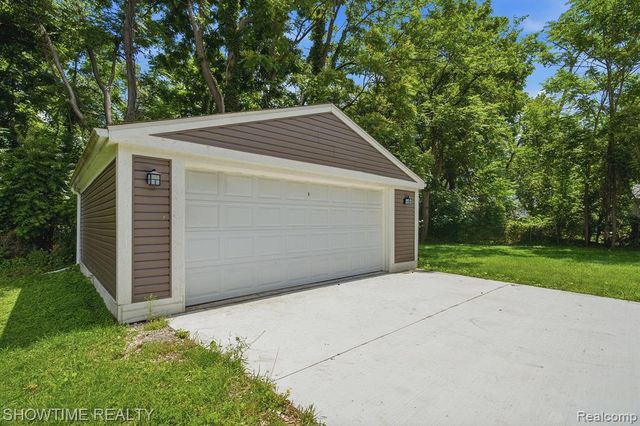 19320 Gaylord, Redford, MI 48240