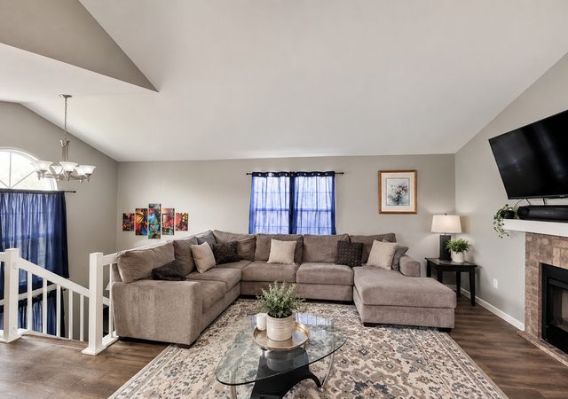 634 LE PARC Circle 634, Buffalo Grove, IL 60089