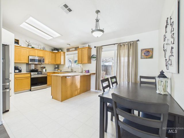 517 W Palmer Dr, Nampa, ID 83686