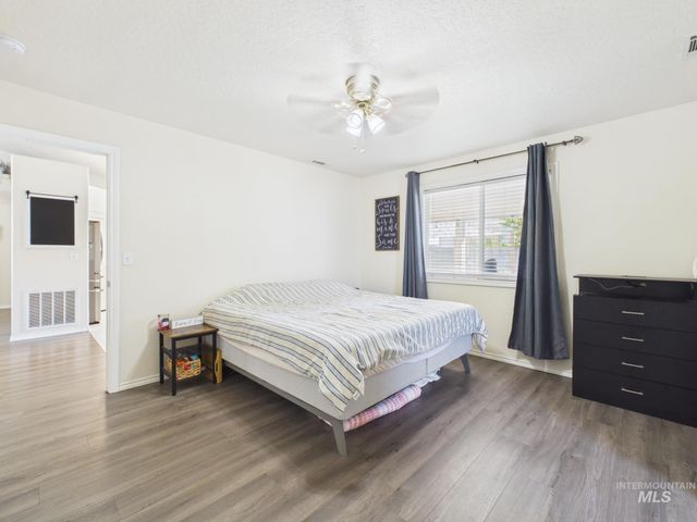 517 W Palmer Dr, Nampa, ID 83686