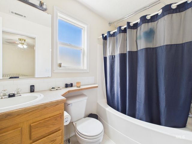 517 W Palmer Dr, Nampa, ID 83686