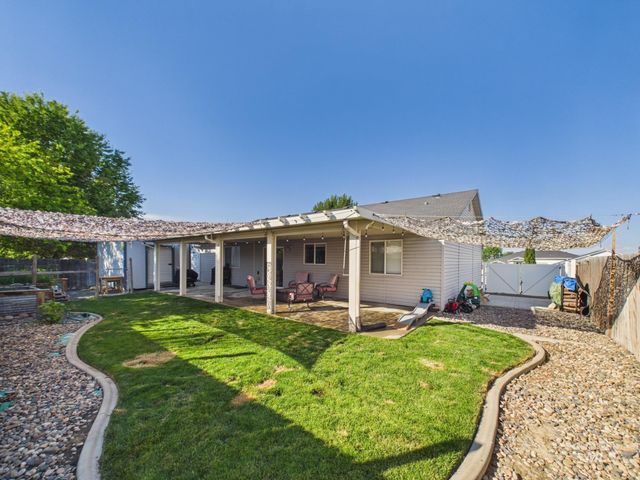 517 W Palmer Dr, Nampa, ID 83686