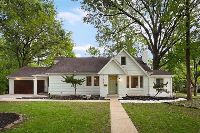13015 13th Street, Grandview, MO 64030