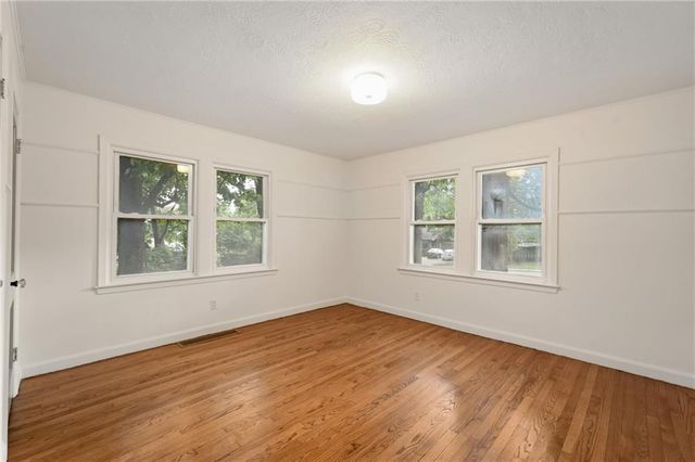 13015 13th Street, Grandview, MO 64030