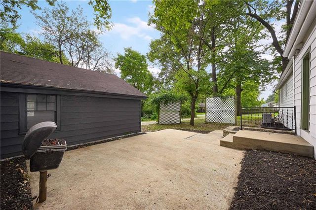 13015 13th Street, Grandview, MO 64030