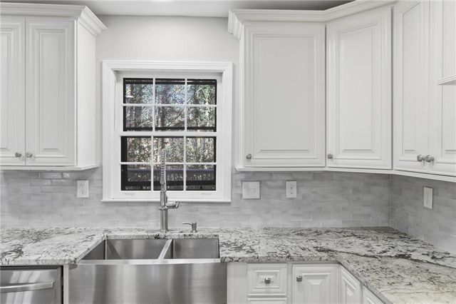 2037 Stoneleigh Drive, Stone Mountain, GA 30087