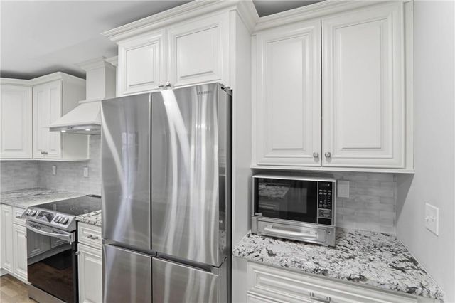 2037 Stoneleigh Drive, Stone Mountain, GA 30087