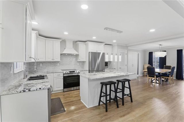 2037 Stoneleigh Drive, Stone Mountain, GA 30087