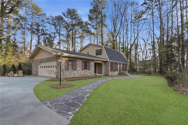 2037 Stoneleigh Drive, Stone Mountain, GA 30087