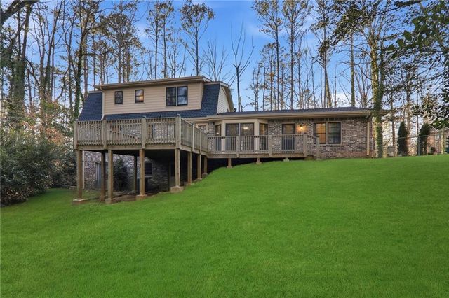 2037 Stoneleigh Drive, Stone Mountain, GA 30087