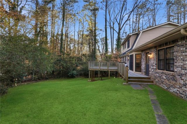 2037 Stoneleigh Drive, Stone Mountain, GA 30087