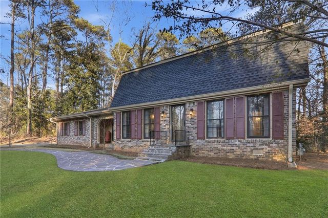 2037 Stoneleigh Drive, Stone Mountain, GA 30087